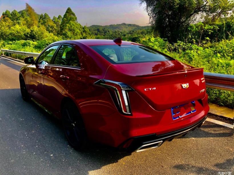 Cadillac CT4 