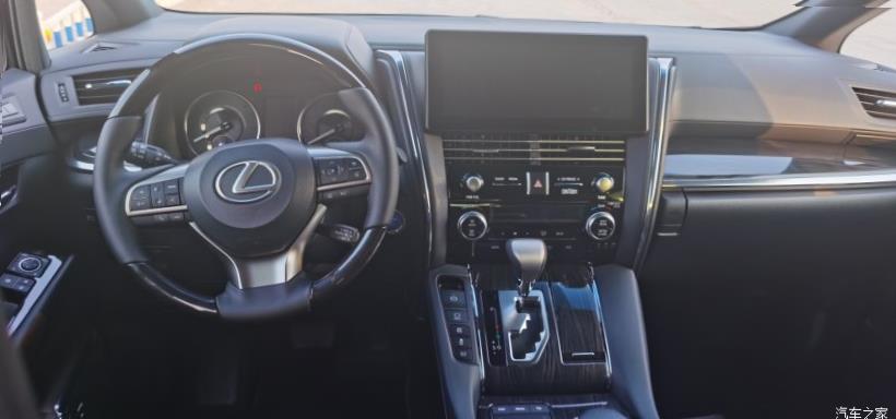 Lexus LM300h (H30)