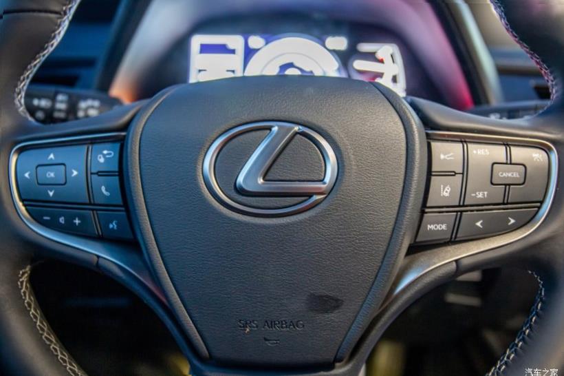 Lexus UX200 