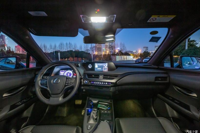Lexus UX200 