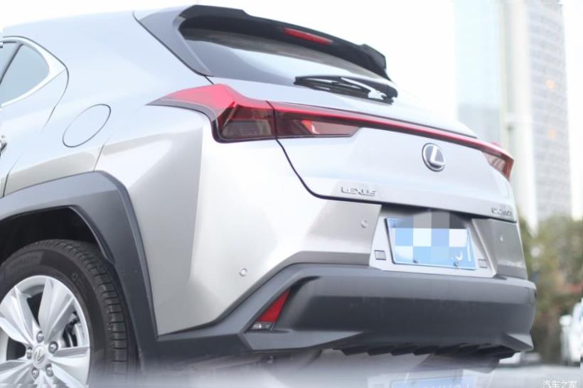 Lexus UX200 