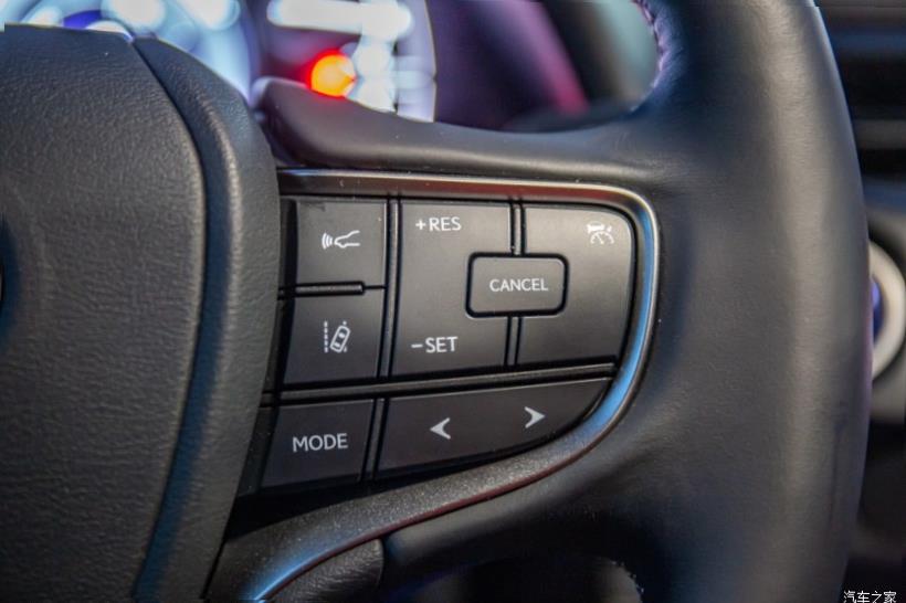 Lexus UX200 