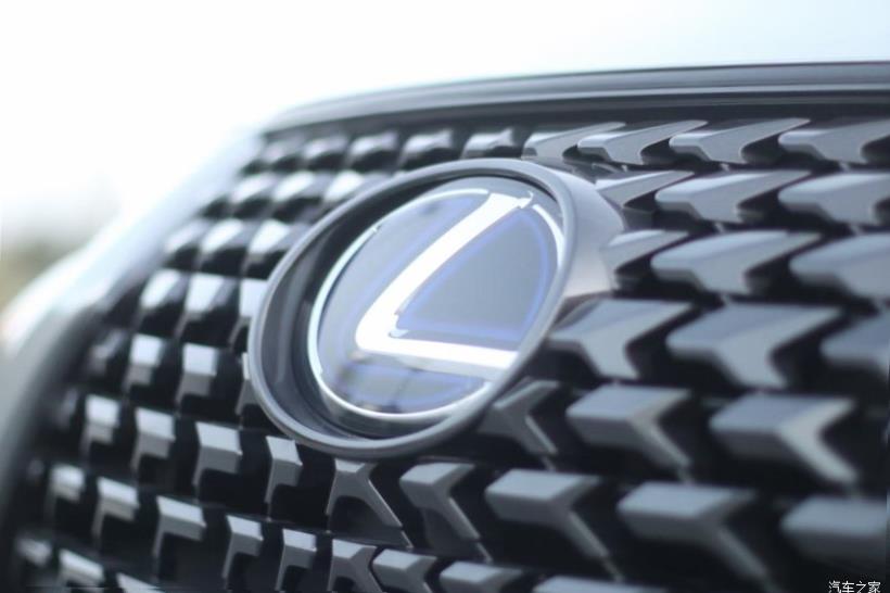 Lexus UX200 