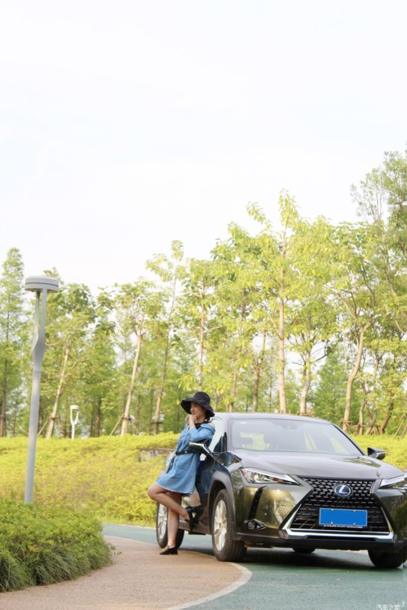 Lexus UX200 