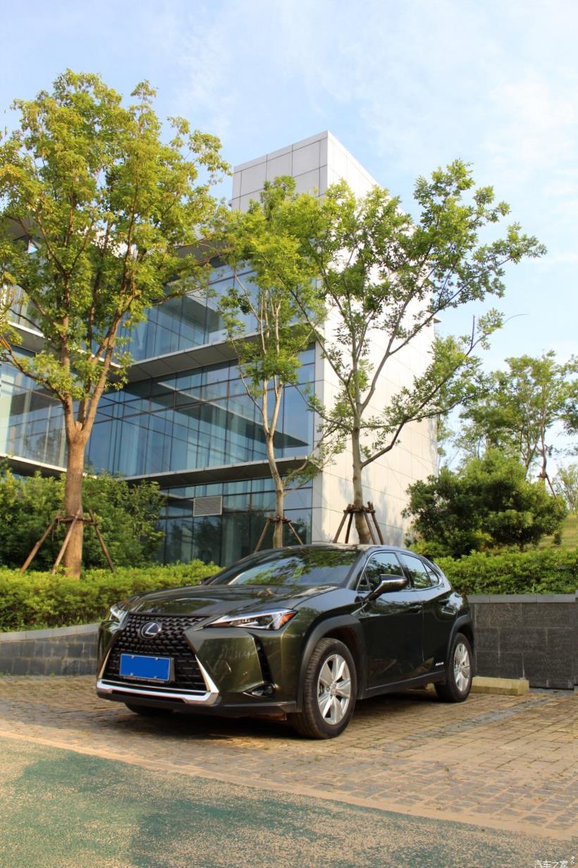 Lexus UX200 