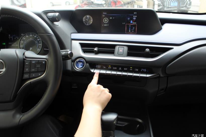 Lexus UX200 