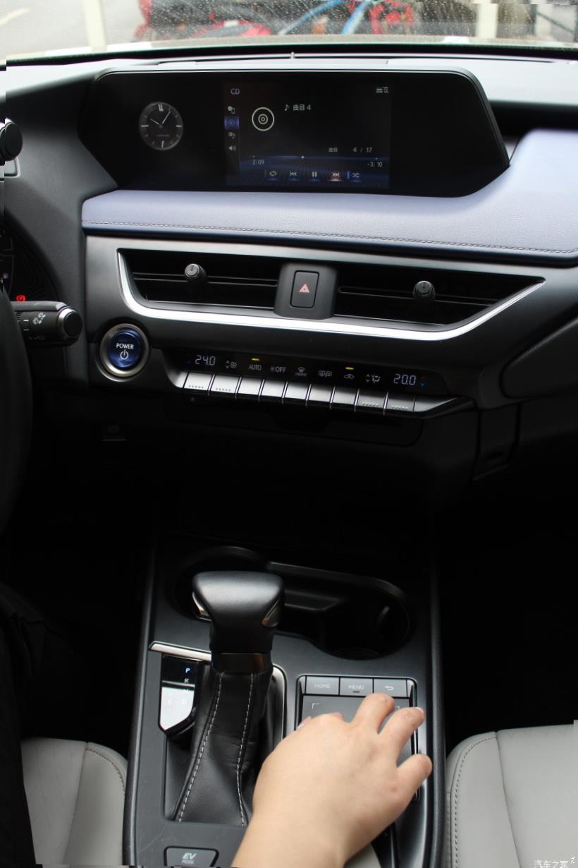 Lexus UX200 