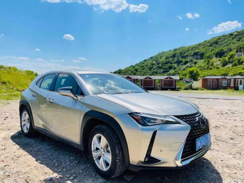 Lexus UX200 