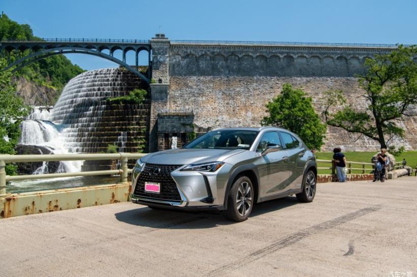 Lexus UX200 