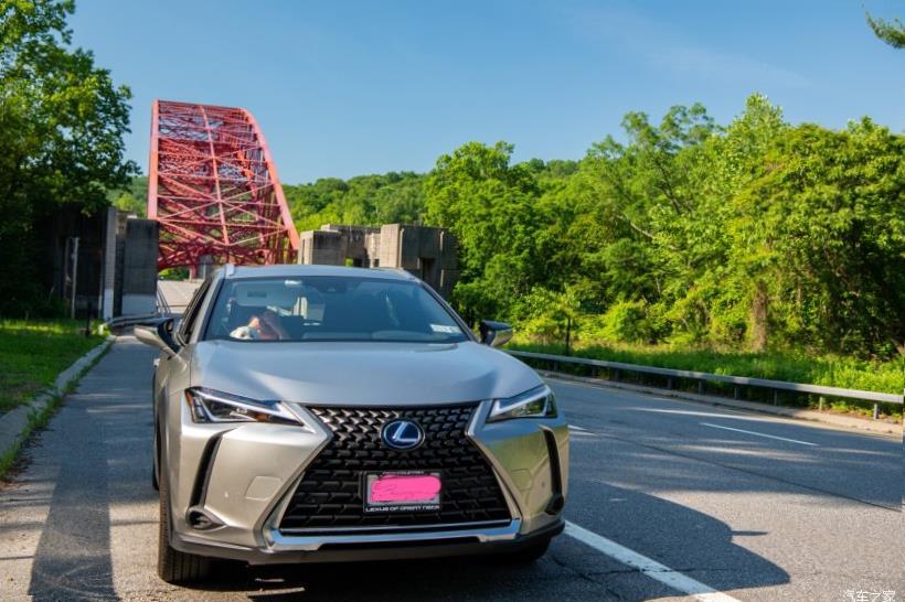 Lexus UX200 