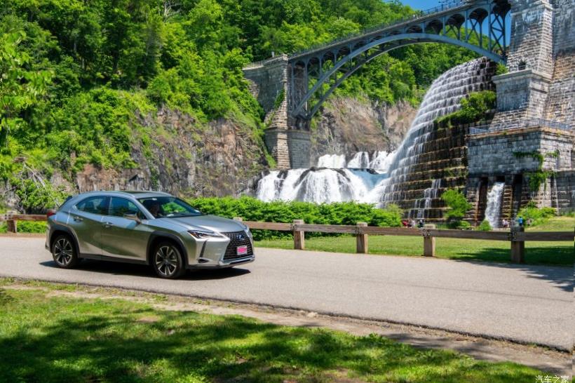 Lexus UX200 