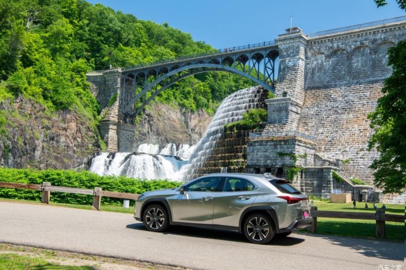 Lexus UX200 