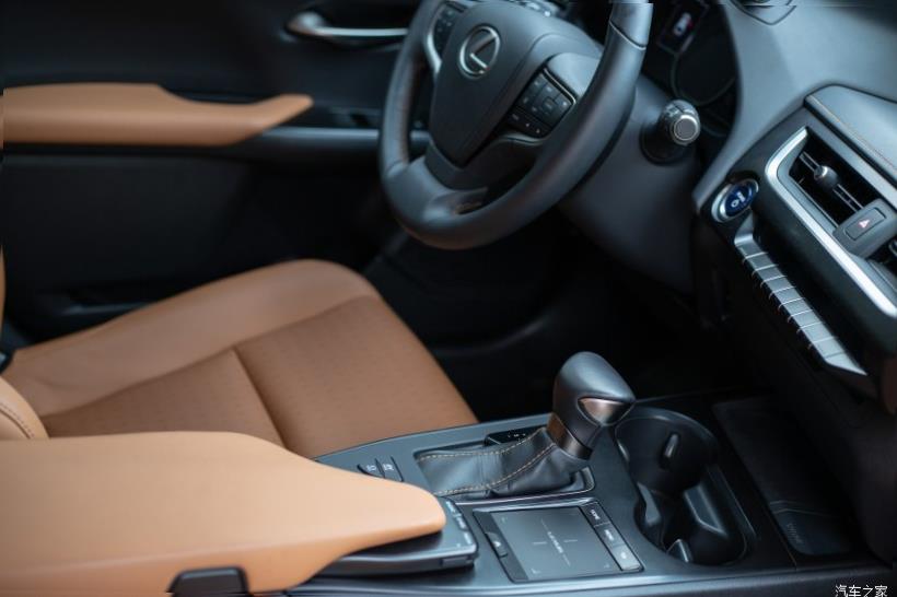 Lexus UX200 