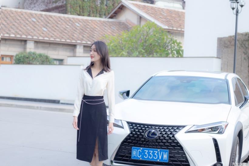 Lexus UX200 