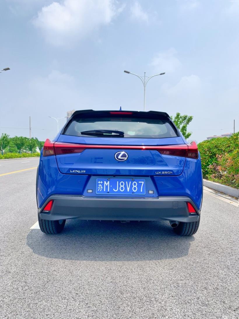 Lexus UX200 
