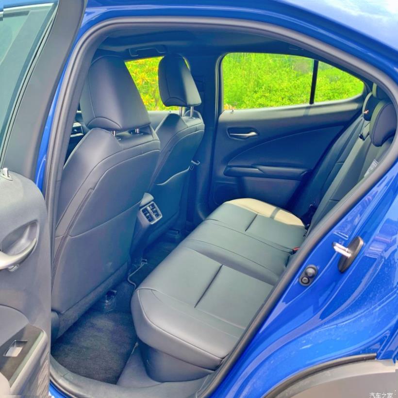 Lexus UX200 