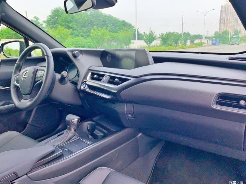 Lexus UX200 