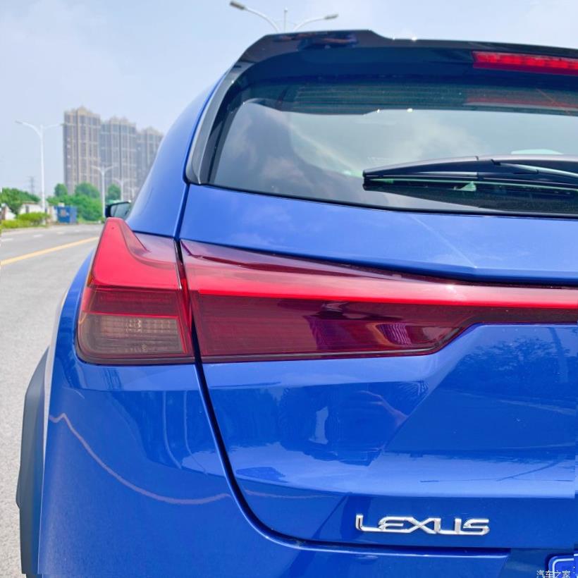 Lexus UX200 