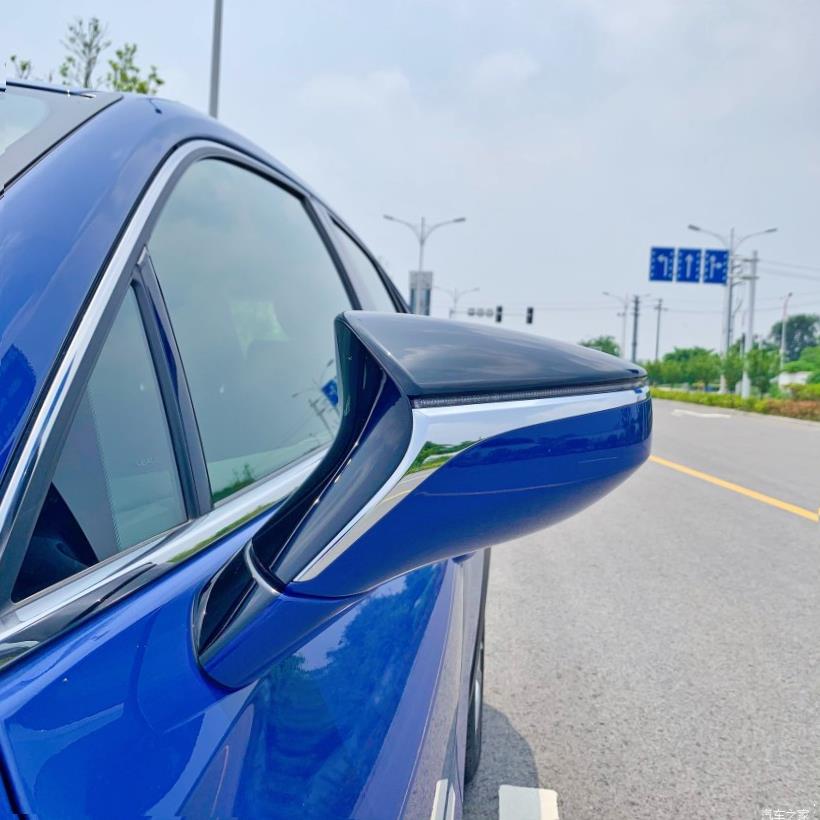 Lexus UX200 