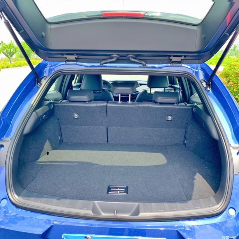 Lexus UX200 