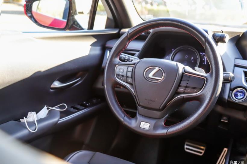 Lexus UX200 