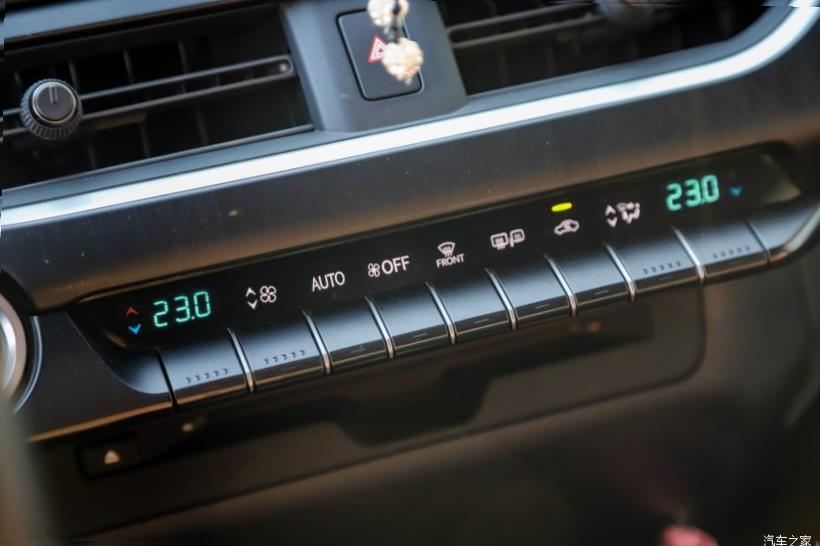 Lexus UX200 