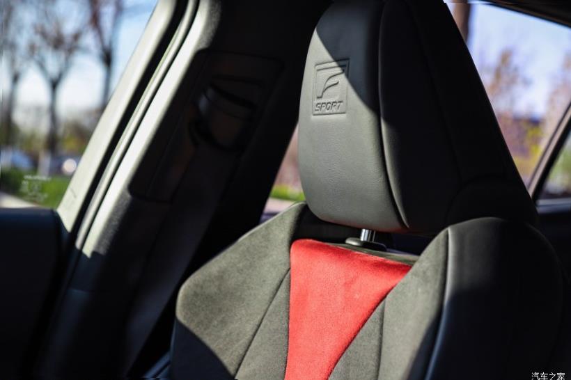 Lexus UX200 