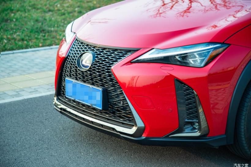Lexus UX200 