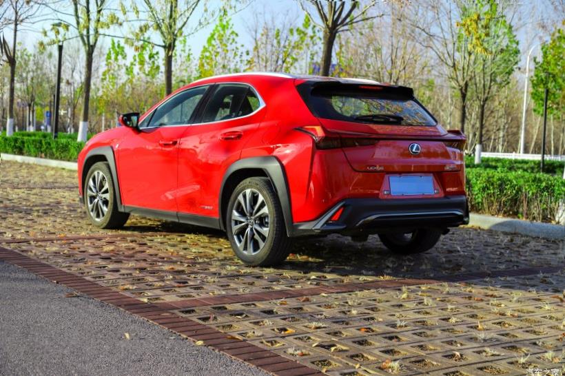 Lexus UX200 