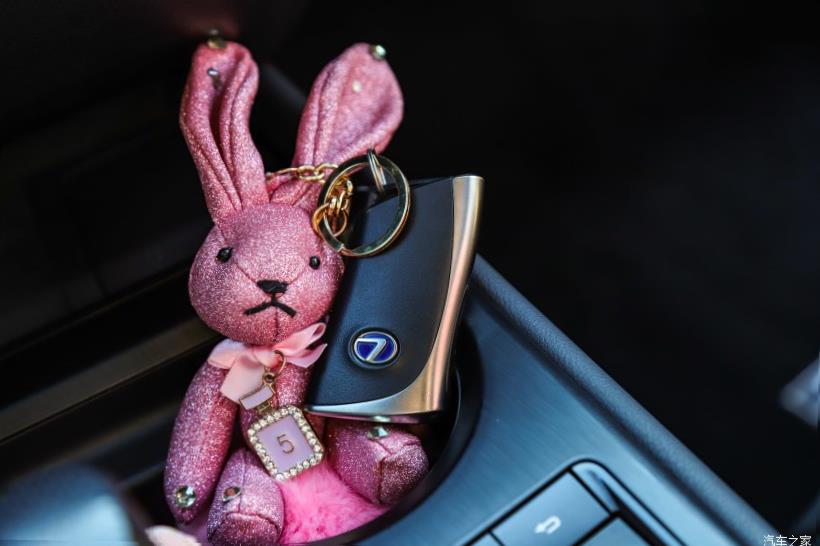 Lexus UX200 