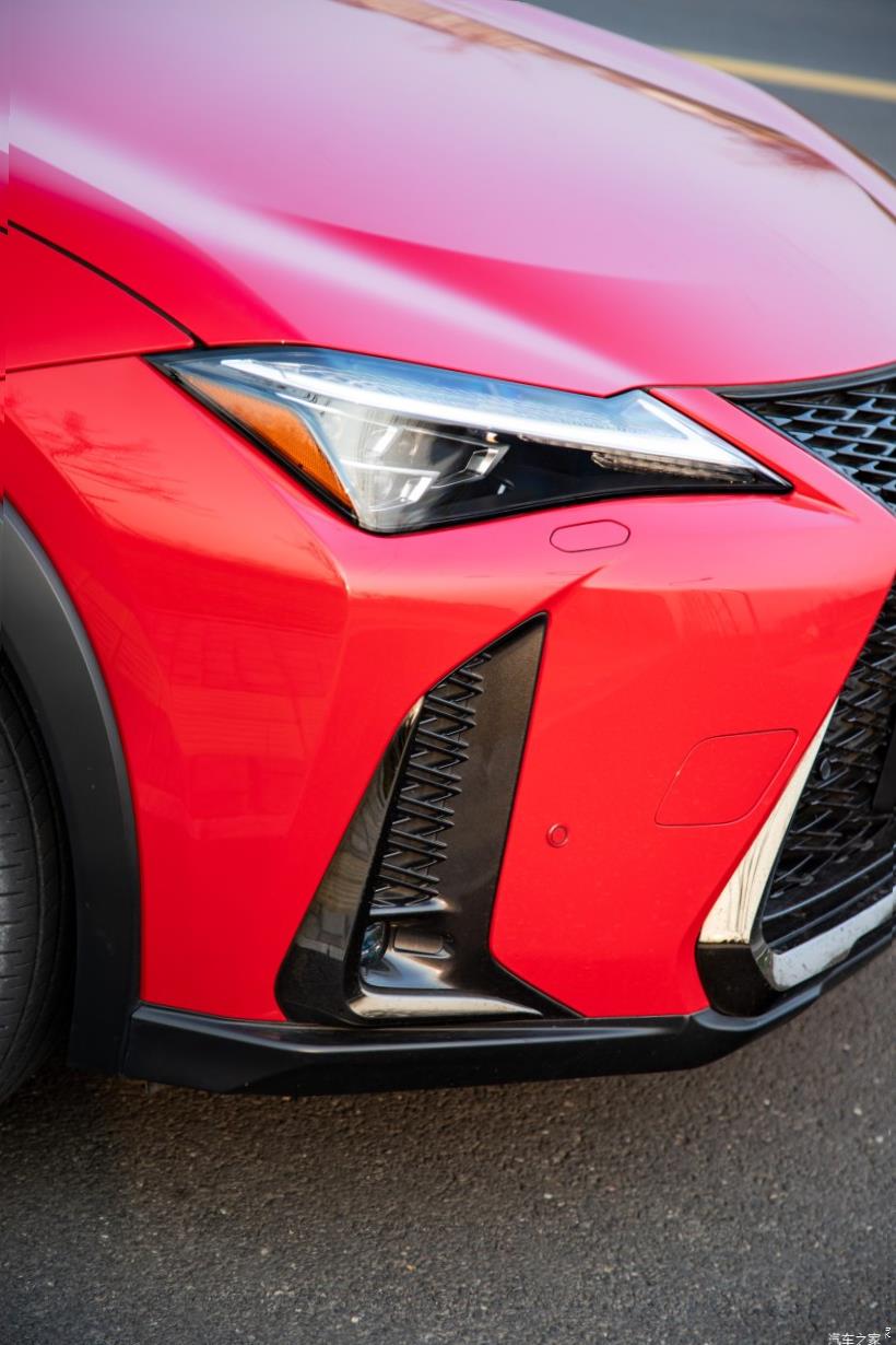 Lexus UX200 