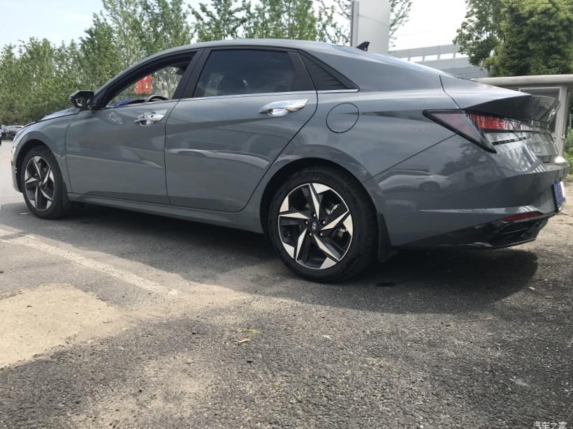 Hyundai Elantra 