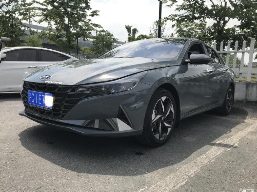 Hyundai Elantra 