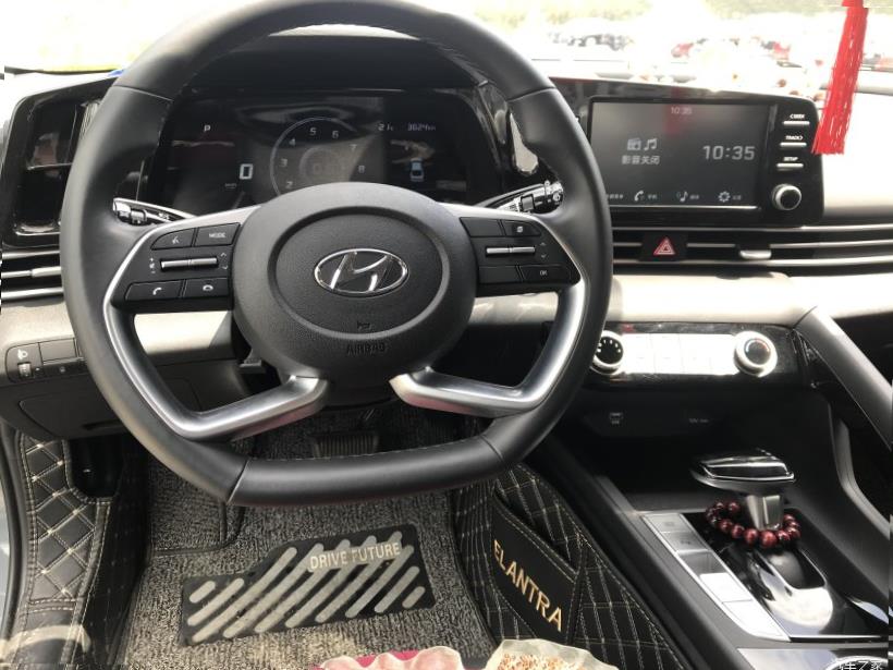 Hyundai Elantra 