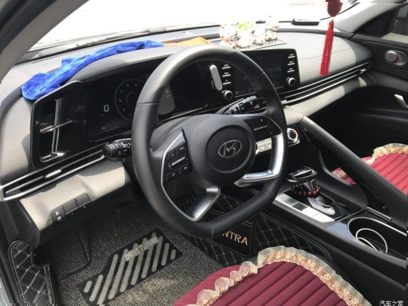 Hyundai Elantra 