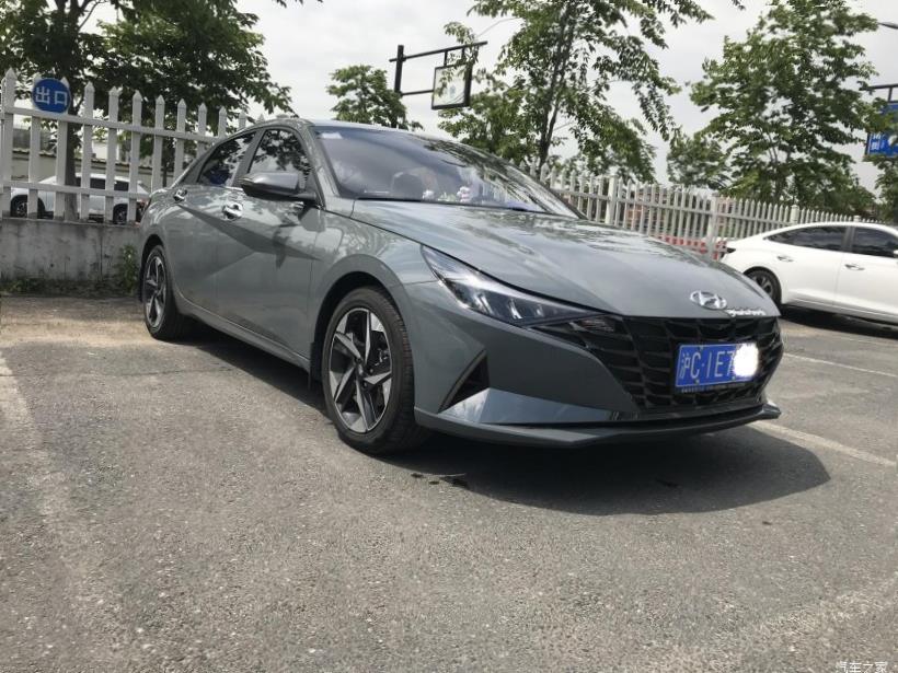 Hyundai Elantra 