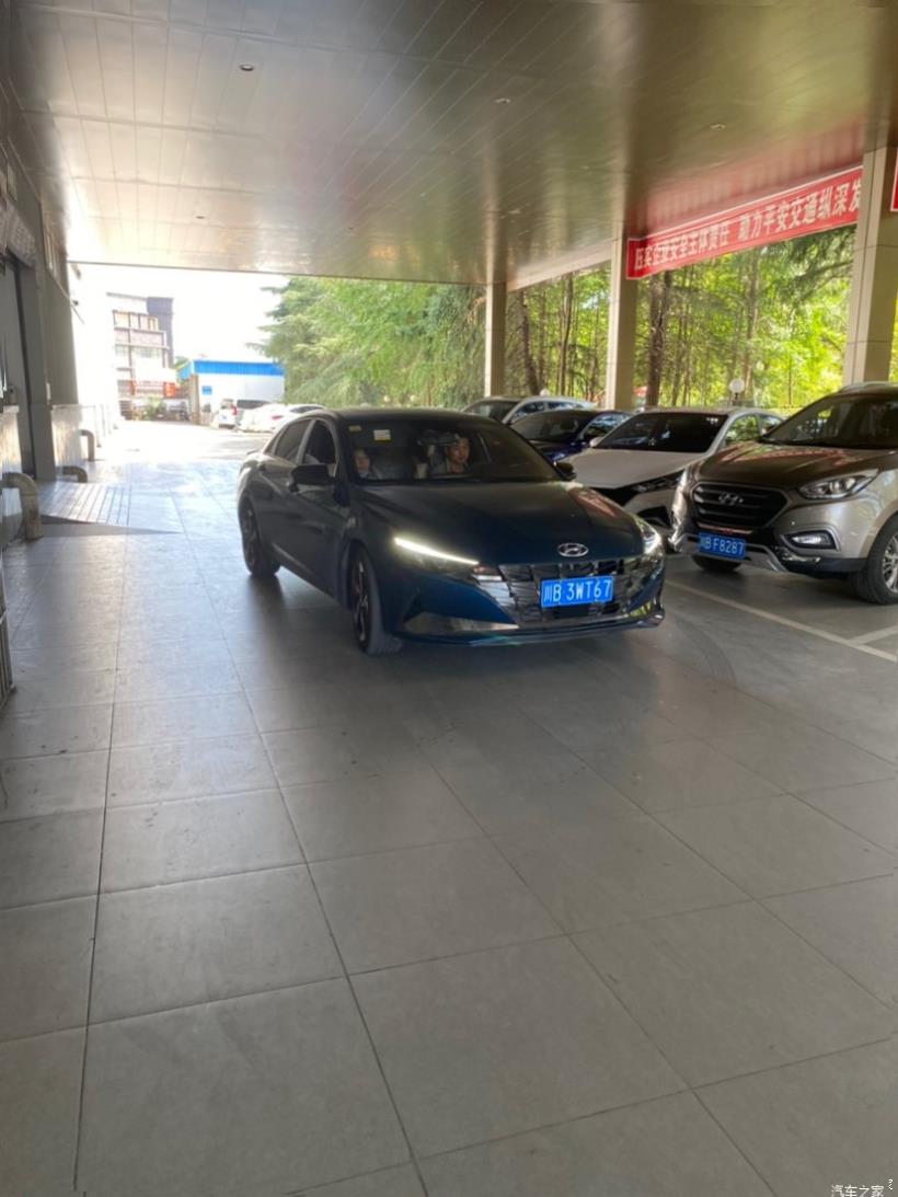 Hyundai Elantra 