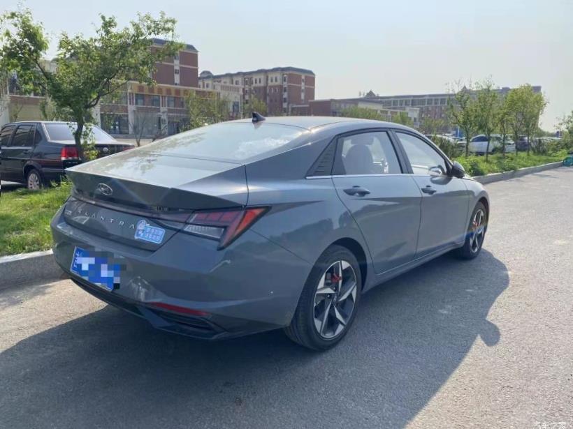 Hyundai Elantra 