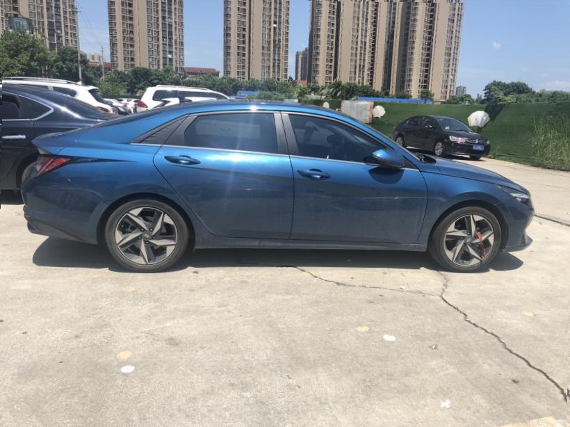 Hyundai Elantra 