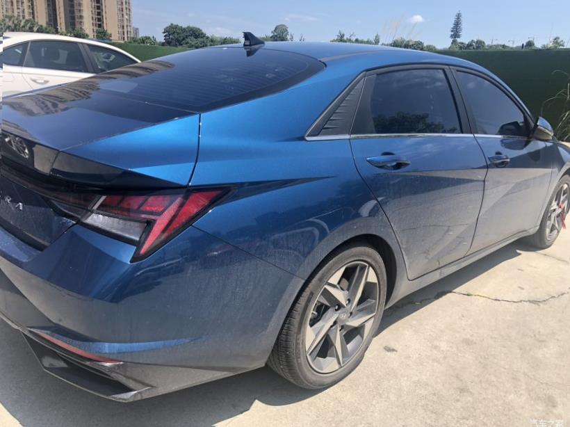 Hyundai Elantra 