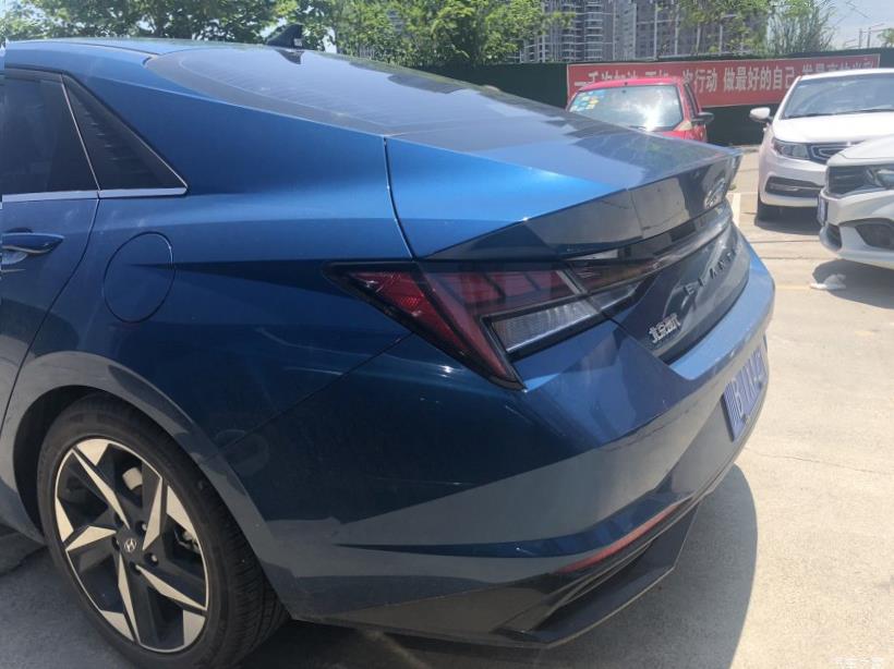 Hyundai Elantra 