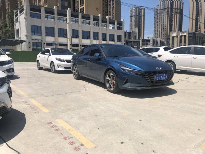 Hyundai Elantra 