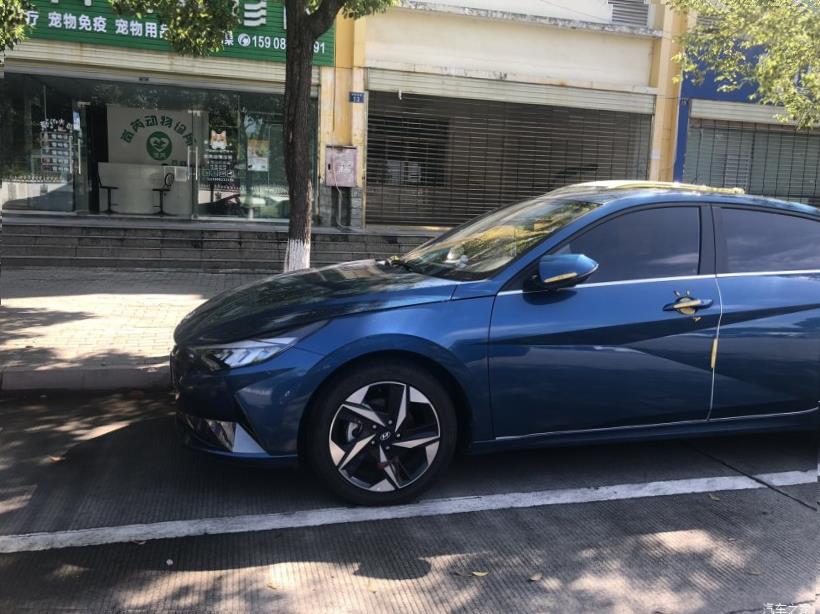 Hyundai Elantra 