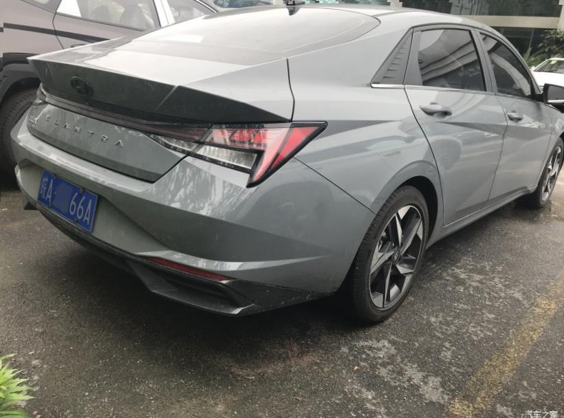Hyundai Elantra 
