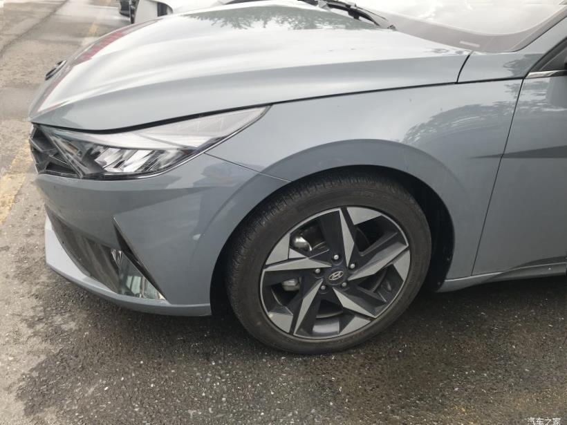 Hyundai Elantra 