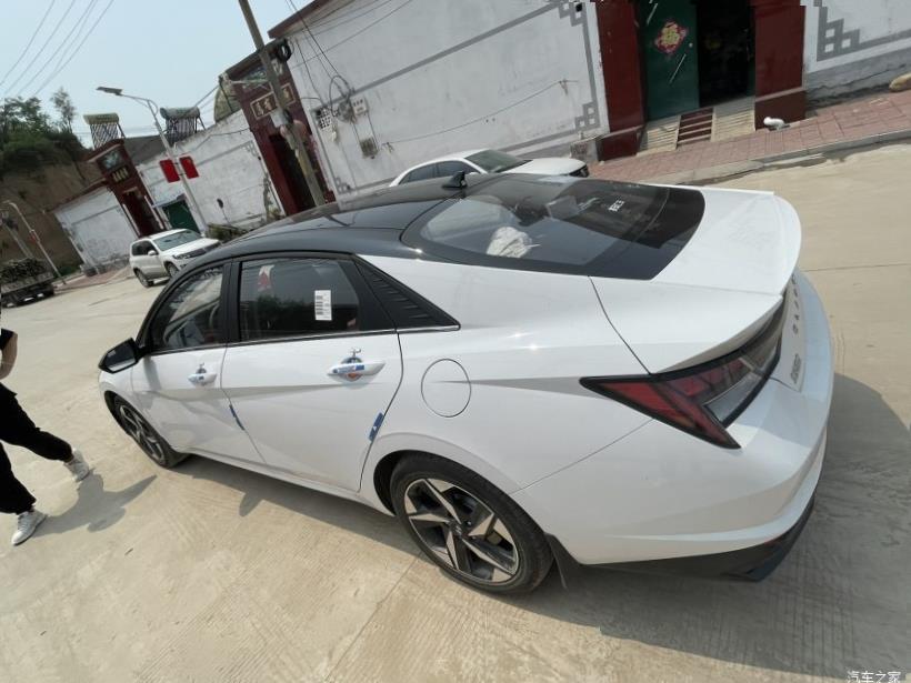 Hyundai Elantra 