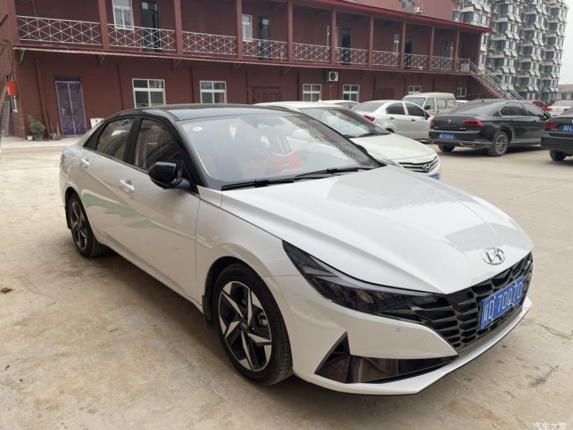 Hyundai Elantra 