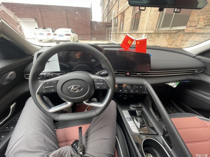 Hyundai Elantra 