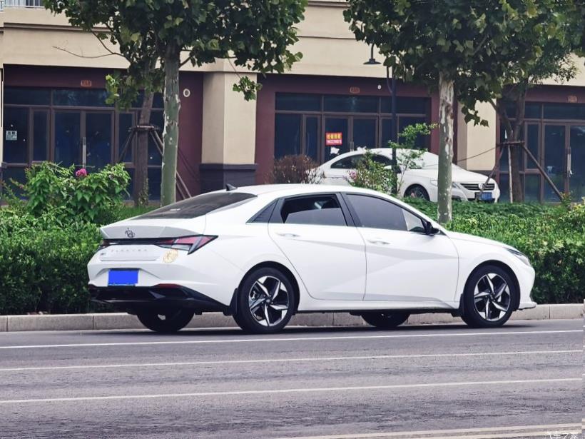 Hyundai Elantra 