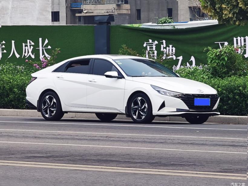 Hyundai Elantra 